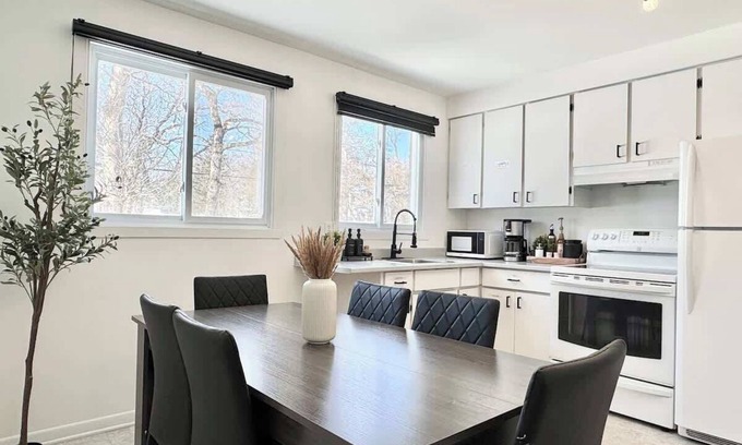 Ste. Foy Apartment | Le Ranch – with EV Charger (Level 2)