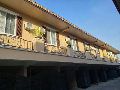 Magalang Hotel | Le Verde Lodge
