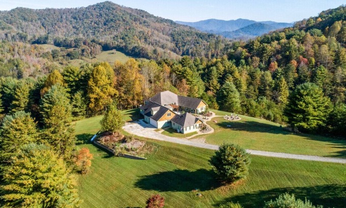 Marshall House | Leaf Change Special Villa at Stony Woods near Asheville Pet Friendly