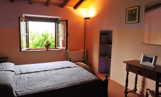 Colle di Val d'Elsa Apartment | LECCIO apt with 1 bedroom in Tuscan countryside between Siena and Florence