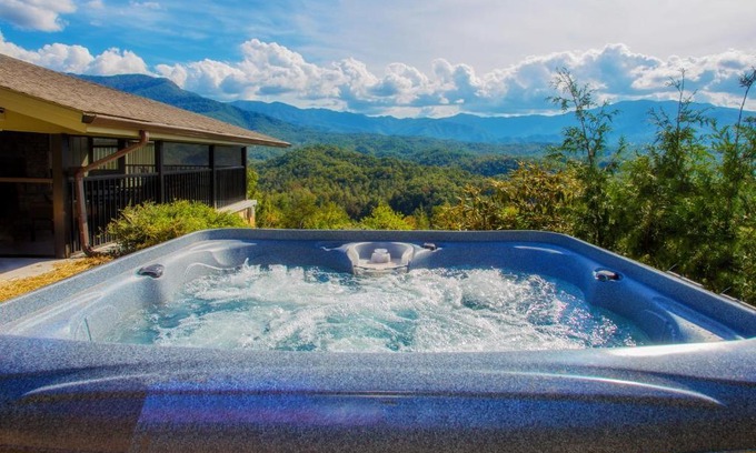 Pittman Center Ski Chalet | Leconte Mountain Breeze