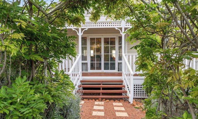 Bridgetown House | Leda Lodge - Private Retreat with Stunning Views, Cosy Fires & Spacious Living