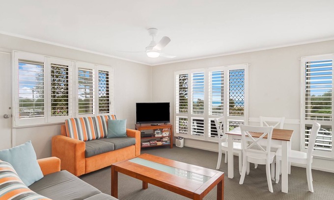 Bilinga Apartment | Legacy 3 - Bilinga/North Kirra Beachfront - Min. 3 Night Stays!