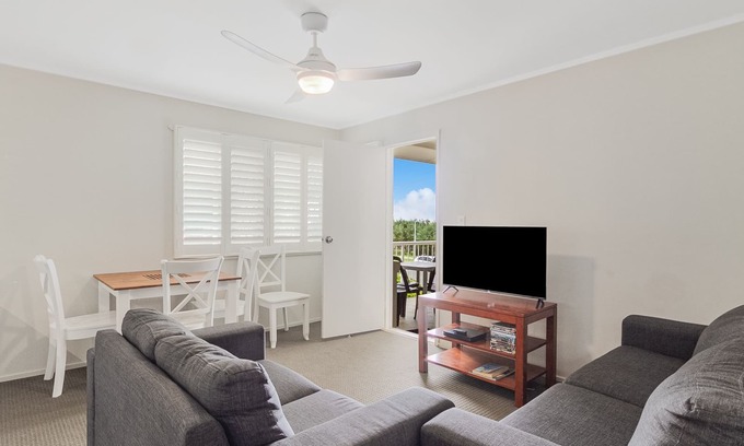 Bilinga Apartment | Legacy 4 - Affordable Beachfront Living in Bilinga (North Kirra) - Min. 3 Night Stays!