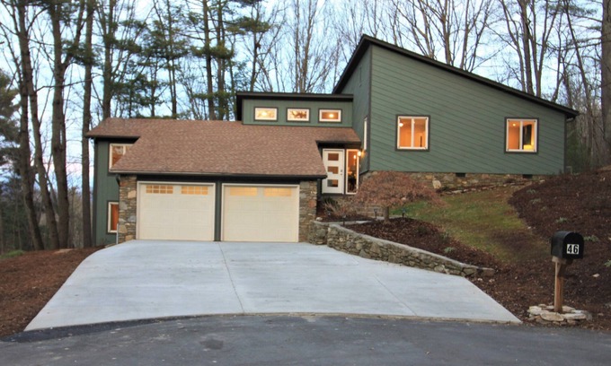 Asheville House | Leisure Mountain Lodge - A Peaceful Modern Retreat Close to Downtown Asheville