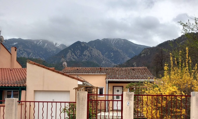 Vernet-les-Bains House | "les coteaux" luminous gite facing the Canigou. Pets allowed