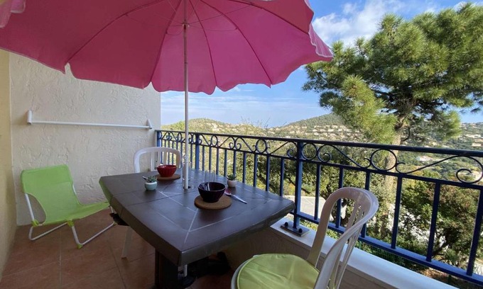 Les Issambres Apartment | Les Issambres: Studio cabine 4 couchages, clim, piscine, parking - FR-1-226-84