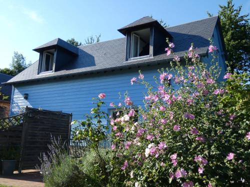 Sainte-Marguerite-de-Viette Bed & Breakfast | Les Petits Matins Bleus - Chambres d'hôtes "Les Pommiers"