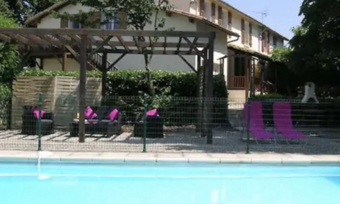 Clussais-la-Pommeraie Villa | Les Roseries Boutique Gite with Garden and Pool