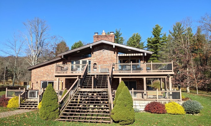 Paradise Point House | Level lakefront, family-friendly, hot tub, low fees, private dock