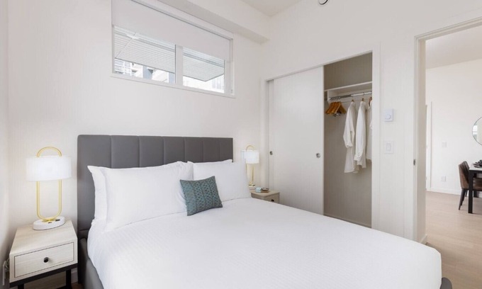 Coquitlam Hotel | Level Port Moody- Three Bedroom Suite