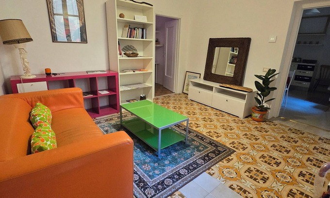 Cremona Apartment | "Libiam nè lieti calici" dwells at the foot of the Torrazzo dedicated to music.
