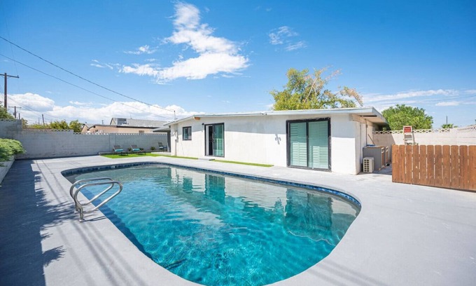 Winchester House | Licensed 2.5 mi to Strip BBQ Pool Kings