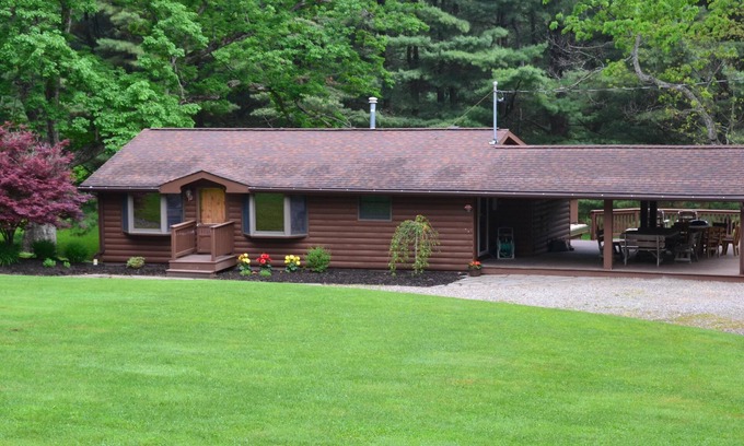 Gaines House | Lick Run Lodge - Riverside Retreat: Perfect Getaway for Outdoor Enthusiasts!