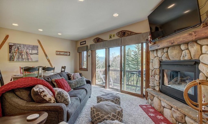 Four O'Clock Villa | Liftside Retreat