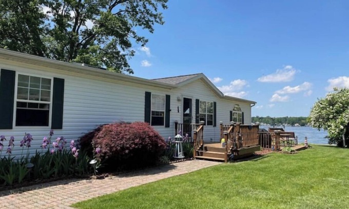 Lake Odessa Cottage | Lighthouse On the Bay