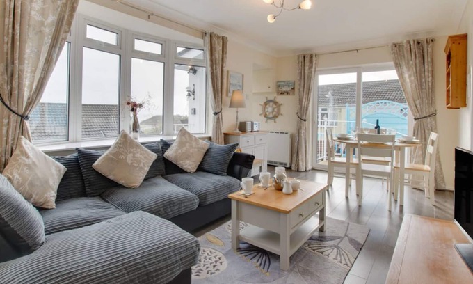 Mumbles Ski Chalet | Lighthouse View in the beautiful Swansea