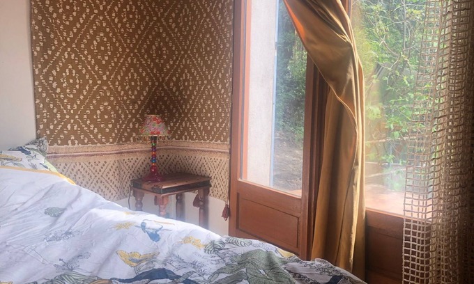 Rennes-les-Bains Apartment | Like a cabin, between forest and river, with a terrace facing the garden.