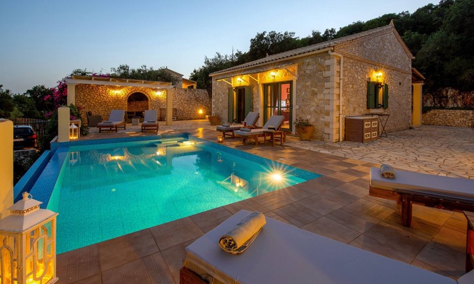 Mpogdanatika Villa | Lilac Lilium Artists villas.Ιδιωτική βίλα, με οικολογική πισίνα, εκπληκτική θέα.