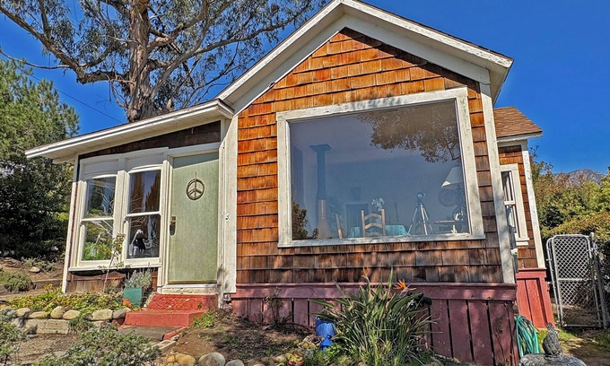 Summerland House | Lillie’s Oceanview RUSTIC Boho Surf Cottage nSteps to the beach & fun!