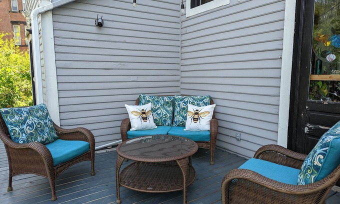 New Castle Bed & Breakfast | Lilly of the Nile room
