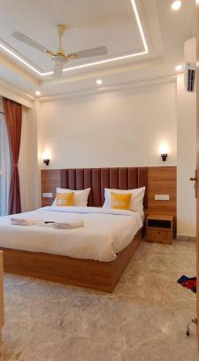 Sushant Lok Apartment | Lime Tree 1BHK Service Apartment Near Fortis Hospital Gurgaon