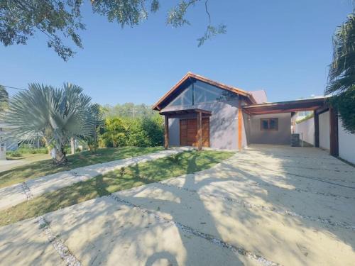 Porangaba House | Linda Casa de Campo Nova em condomínio com piscina aquecida