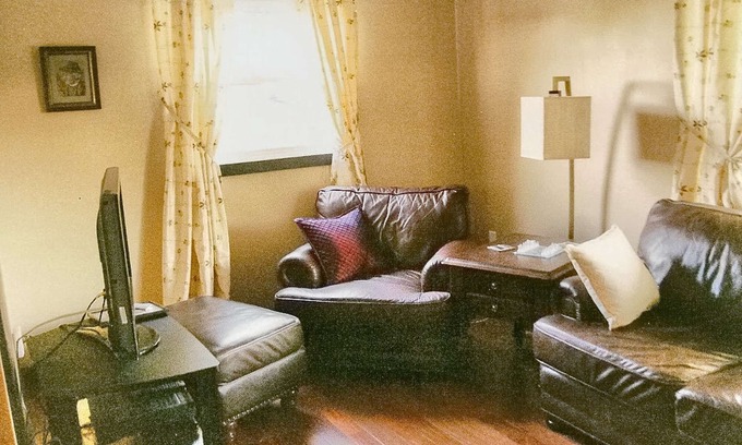 New London House | Linden Homestead: 2 Bedroom cottage on Century Farm property