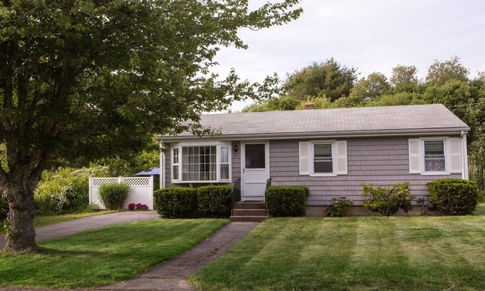 Briggs Farm House | LINENS and BATH TOWELS provided CENTRAL AIR!