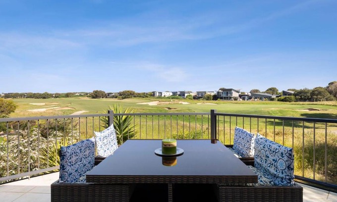 Torquay House | Links View House on the Green 800m To Beach