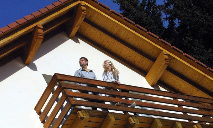 Linthal Ski Chalet | Linthal, individual chalet with veranda located in the mountains at 1050 meters above sea level