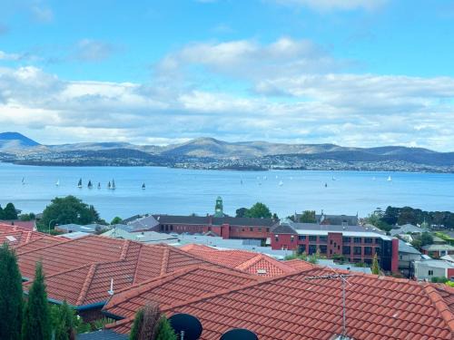 Sandy Bay Villa | Lipscombe Escape panoramic views luxury and space