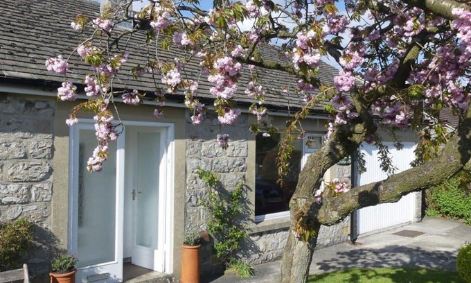 Great Longstone House | Lismore - Two Bedroom House, Sleeps 4