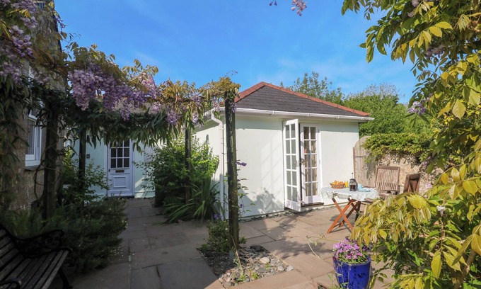 Gweek Cottage | LITTLE ACORNS, romantic, country holiday cottage in Gweek