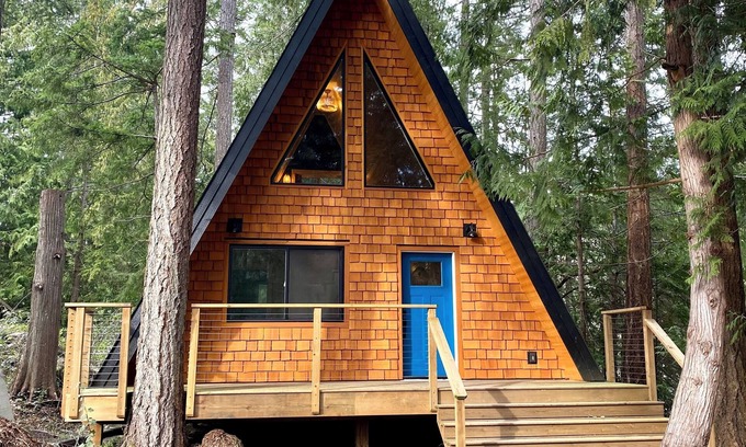 Halfmoon Bay Cabin | Little Anchor A-frame, short walk to beach/pier/General Store.