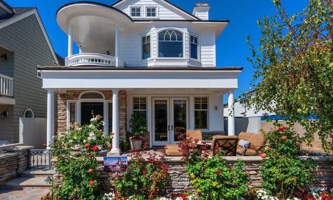 Newport Beach House | Little Balboa Island, Custom Home & Water Views, 85+ Unanimous 5 Star Reviews!