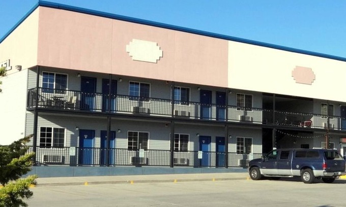 Green River Hotel | Little Bear Motel