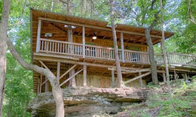Boswell Cabin | Little Fox Cottage ~ Rustic Modern Retreat for 2 w
