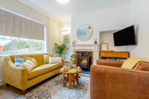 Wimborne House | Little Hamilton - Wimborne