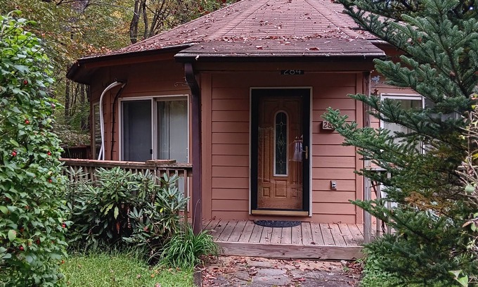 Spruce Pine House | little round house