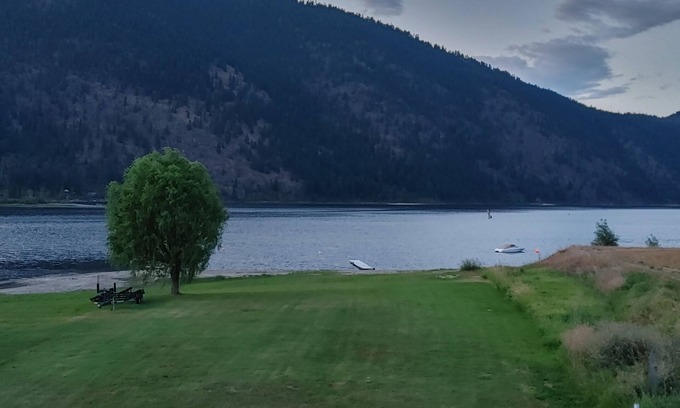 Chase House | Little Shuswap Lake Front Suite