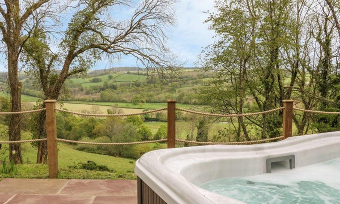 Umberleigh House | Little Silver Leaf