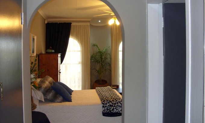 Wingate Park Bed & Breakfast | Little Umhlanga. Sunflower suite.