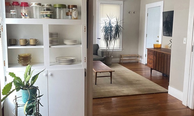 Littleton Apartment | Littleton center vintage themed 1 bed 1 bath. Walk to center.
