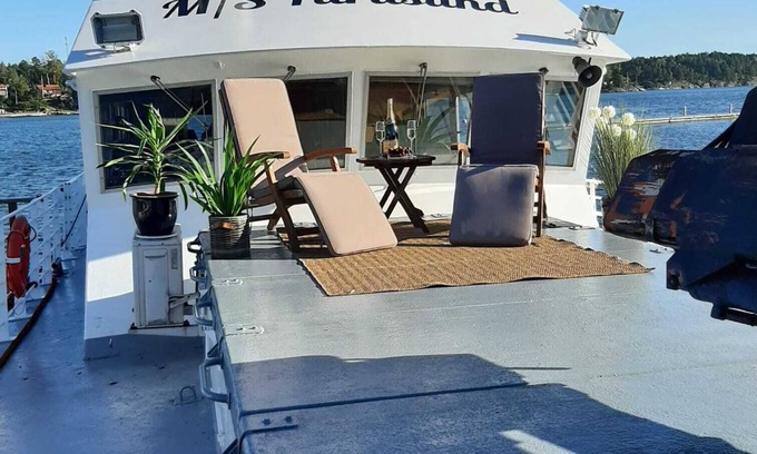 Furusund Boat Rental | Live on a Ship on an Idyllic Archipelago Island With Furusund's Best View