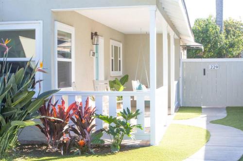 Del Mar House | Live the Beach Life in a Quaint Shell Cottage