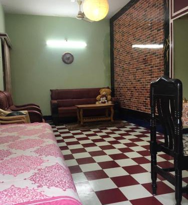 Nampally Apartment | Lively vibes ensured