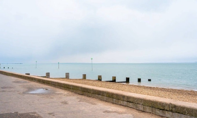 Westcliff-on-Sea Apartment | Livestay Luxury Studio Flat in Southend-on-Sea 9