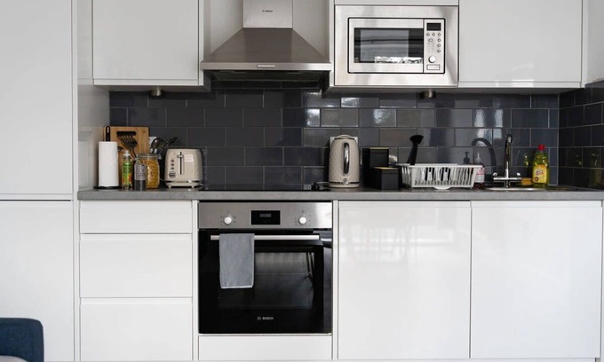 Aylesbury Apartment | Livestay Modern 2Bed Apt /Balcony in Aylesbury8