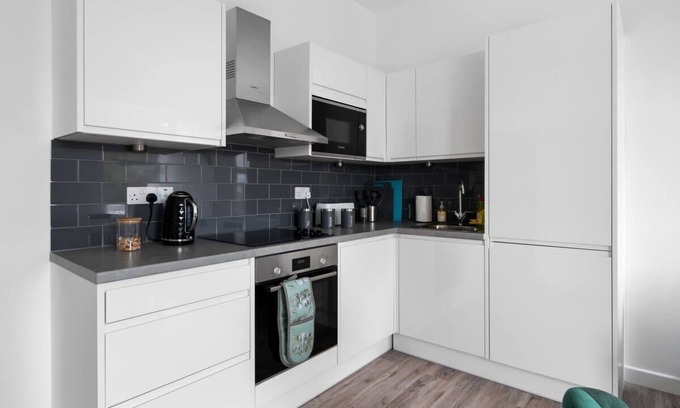 Aylesbury Apartment | Livestay Modern Two Bed Apartment in Aylesbury17